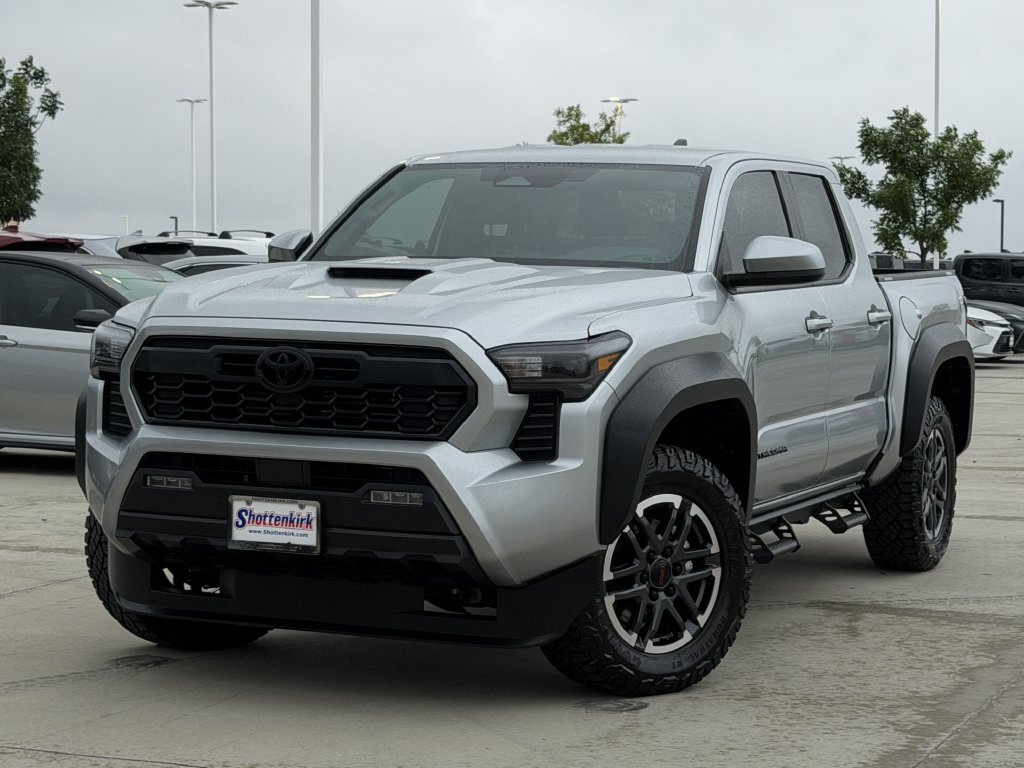 Used 2025 Toyota Tacoma TRD Sport AWD/4WD image 2