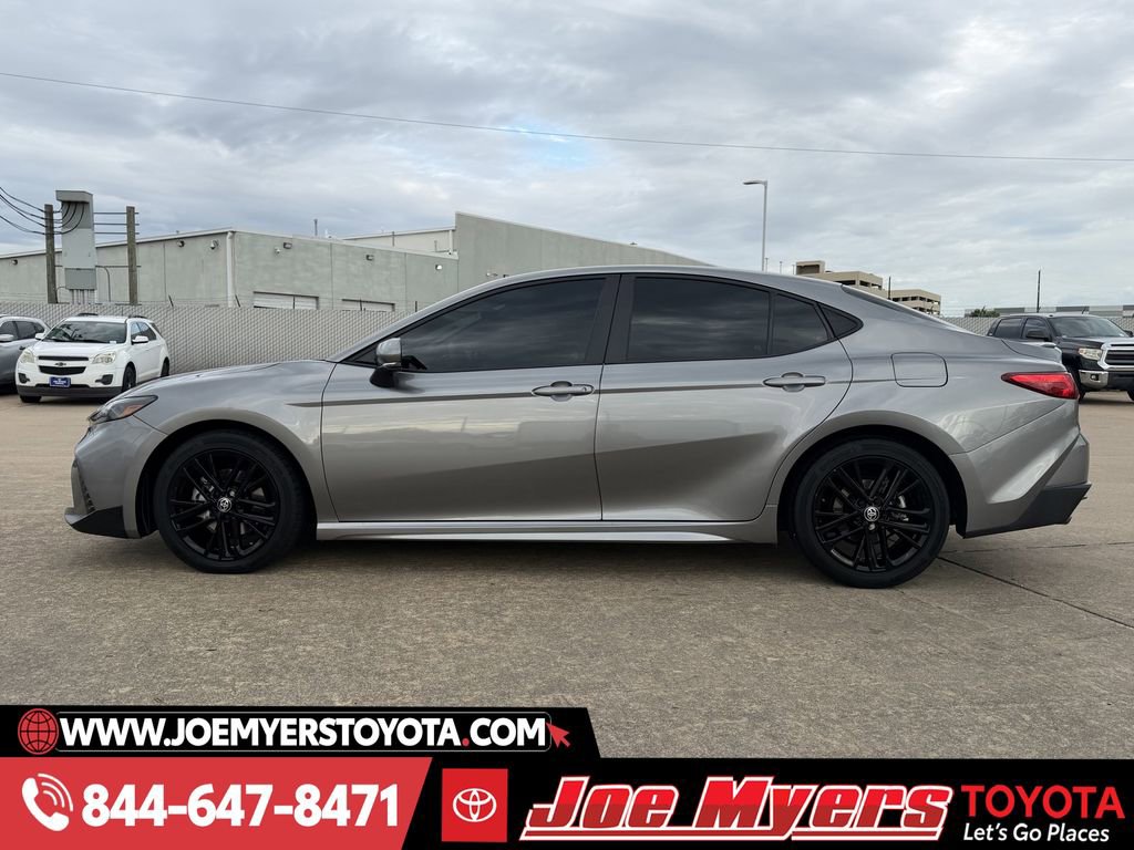 Used 2025 Toyota Camry SE image 6