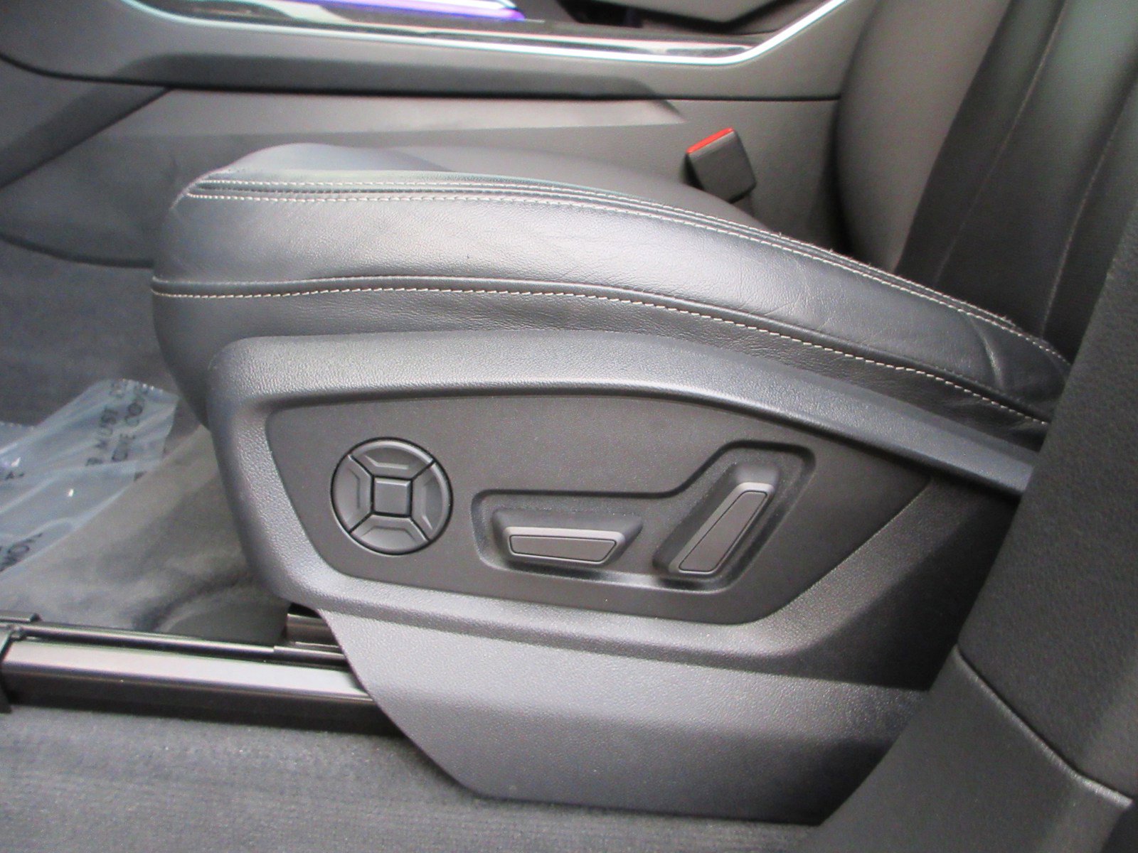 Used 2020 Audi Q8 Premium Plus image 34