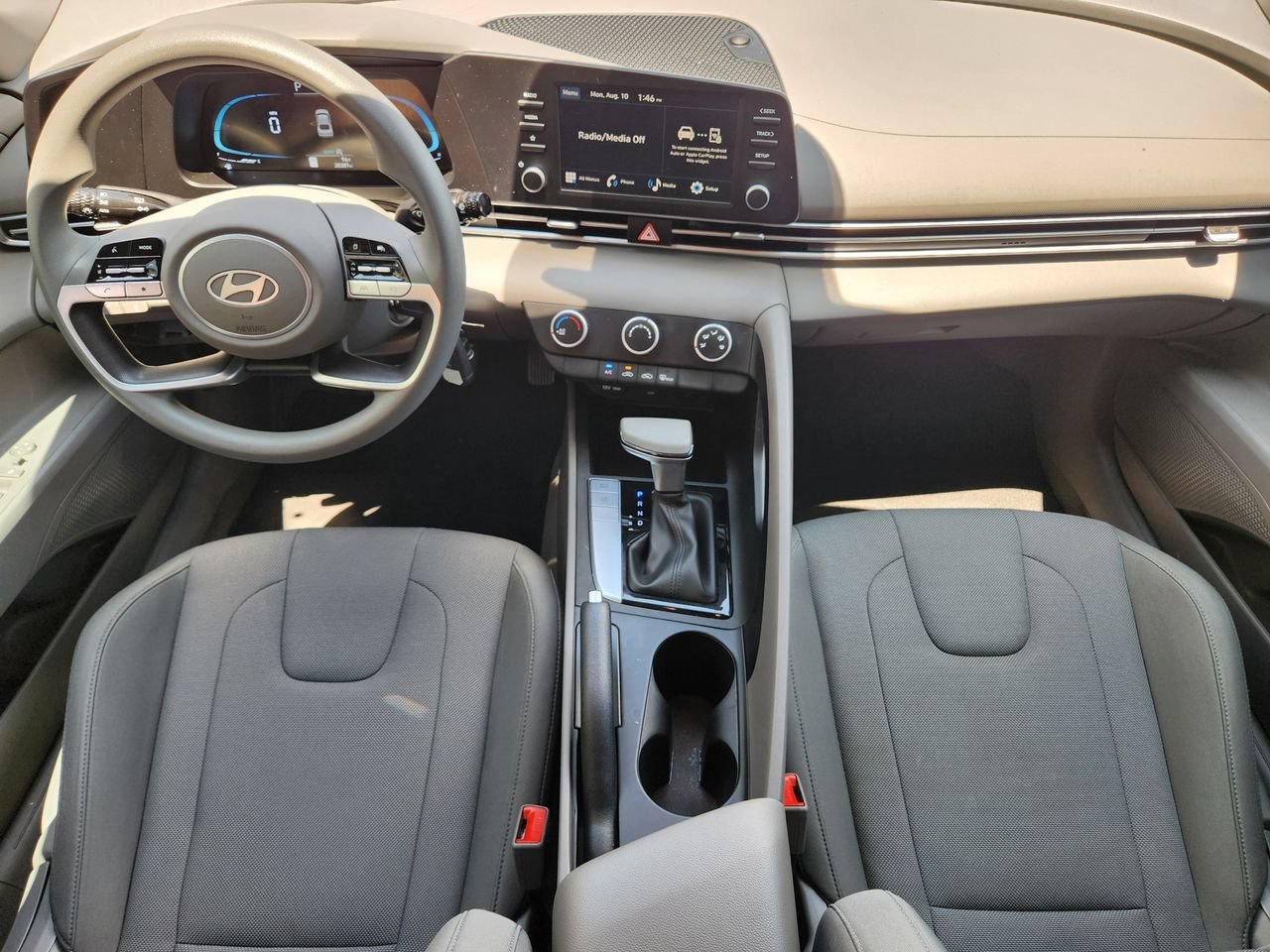 Certified 2025 Hyundai Elantra SE FWD image 24