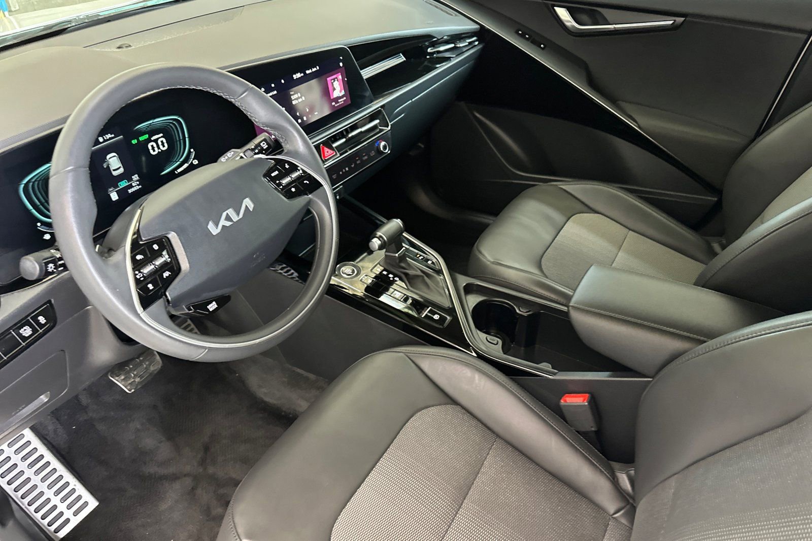 Certified 2023 Kia Niro EX Touring FWD image 10