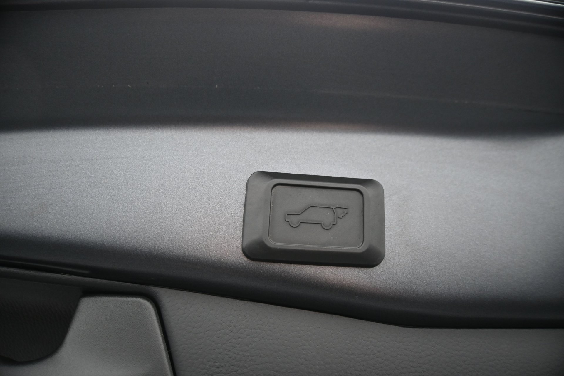 Used 2020 Toyota RAV4 XLE w/ Convenience Package AWD/4WD image 16