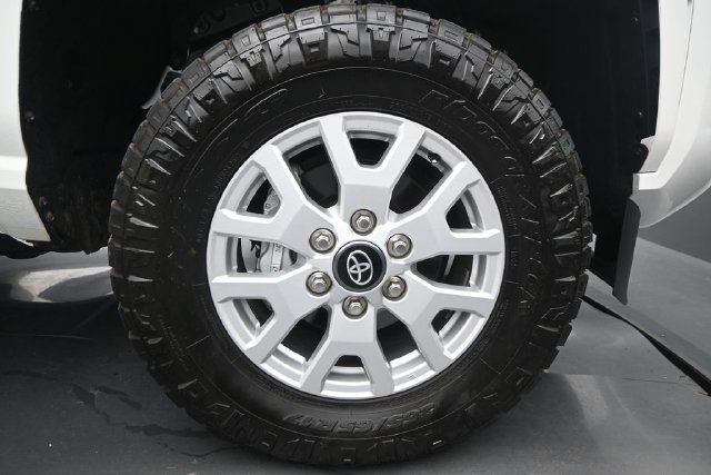 Used 2024 Toyota Tacoma SR5 AWD/4WD image 15
