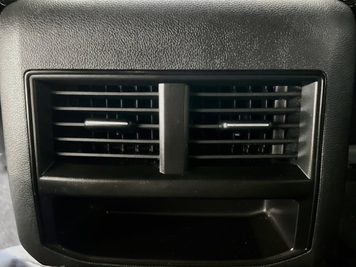 Used 2021 Volkswagen Atlas Cross Sport SE FWD image 17