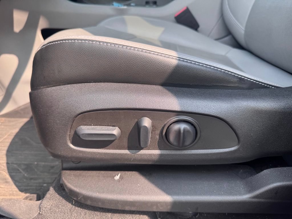 Used 2022 GMC Terrain SLT w/ Tech Package AWD/4WD image 13
