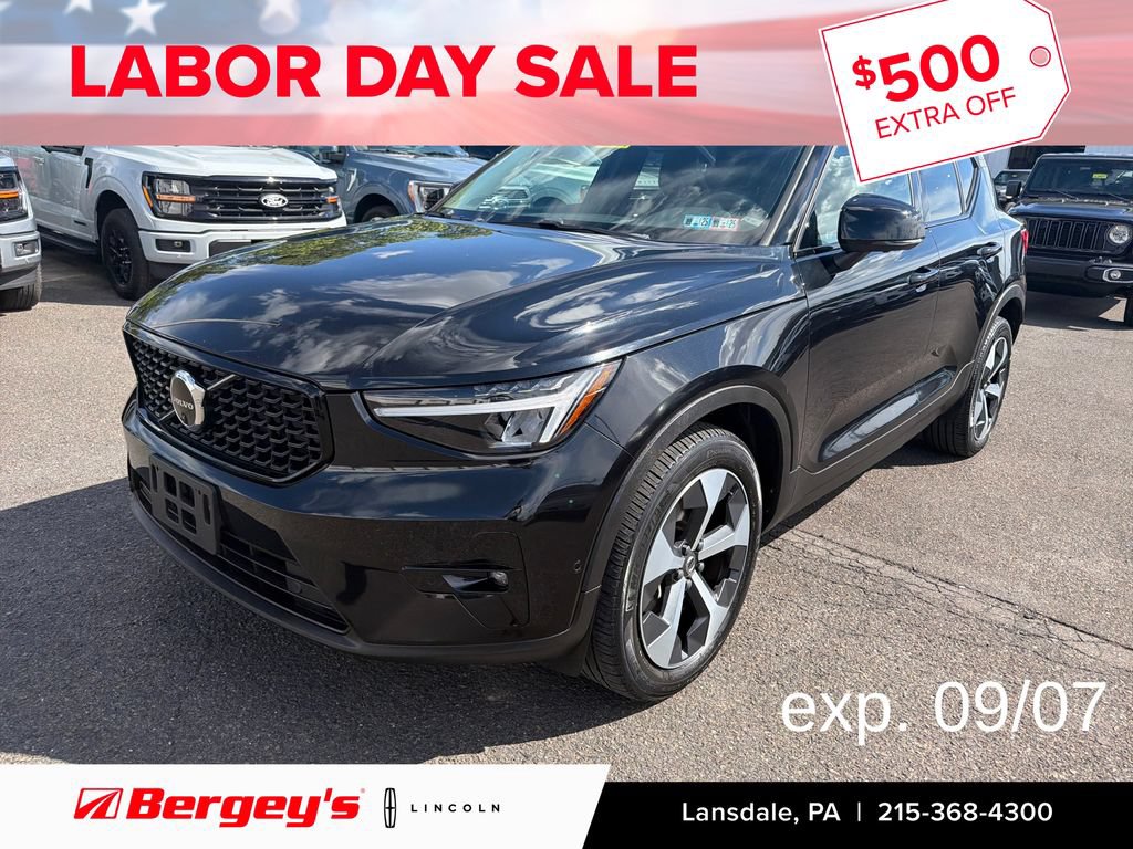 Used 2023 Volvo XC40 B5 Plus w/ Driver Assist Package AWD/4WD image 1