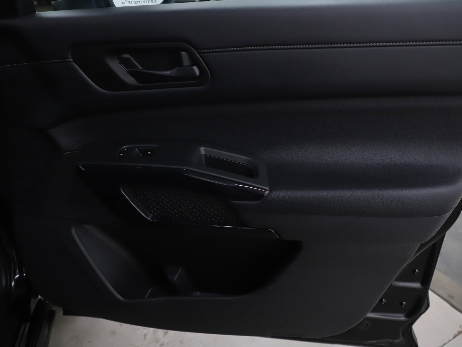 Used 2024 Nissan Pathfinder SV image 9