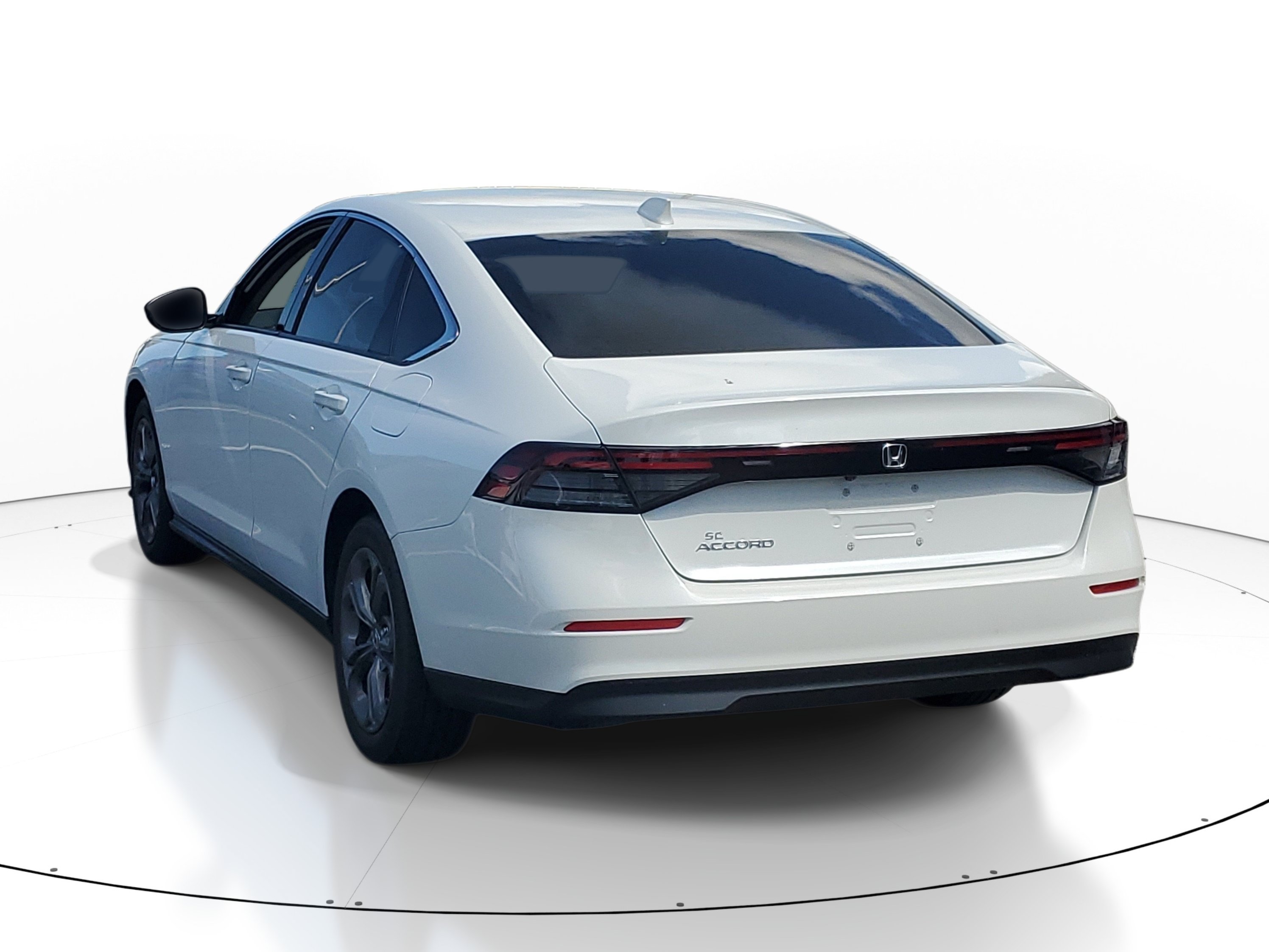 Used 2023 Honda Accord EX image 4