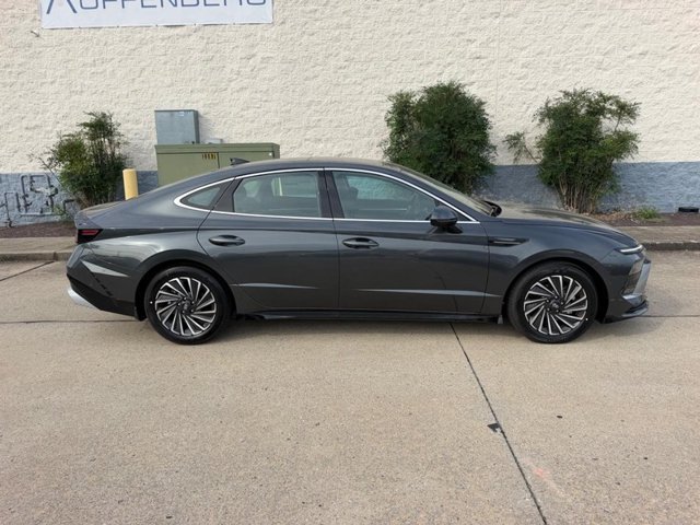 New 2026 Hyundai Sonata Limited FWD image 2