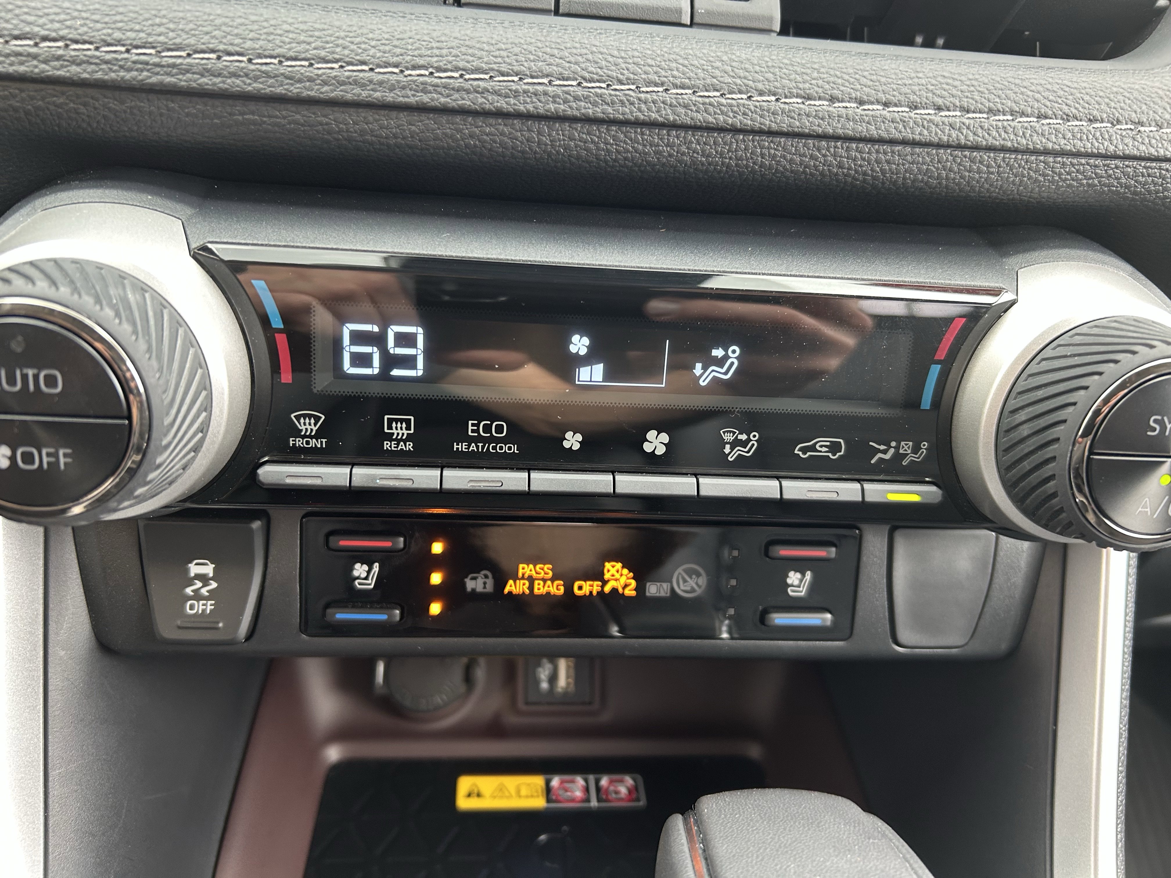 Used 2025 Toyota RAV4 Limited w/ Advanced Technology Package AWD/4WD image 29
