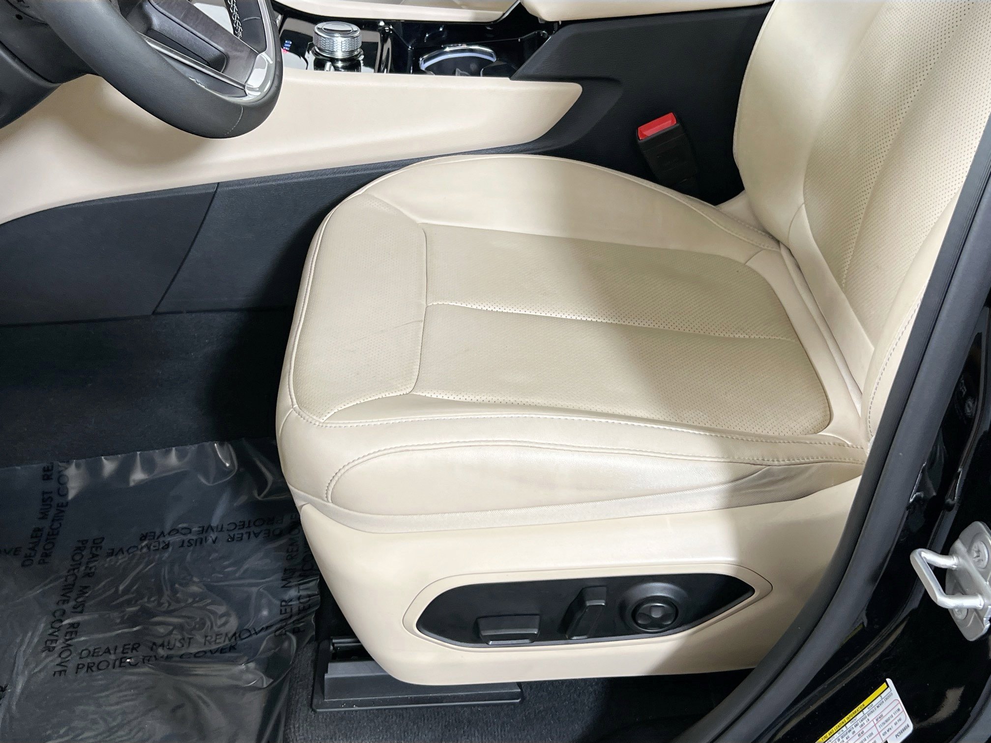 Used 2023 Jeep Grand Cherokee Limited w/ Luxury Tech Group II image 18