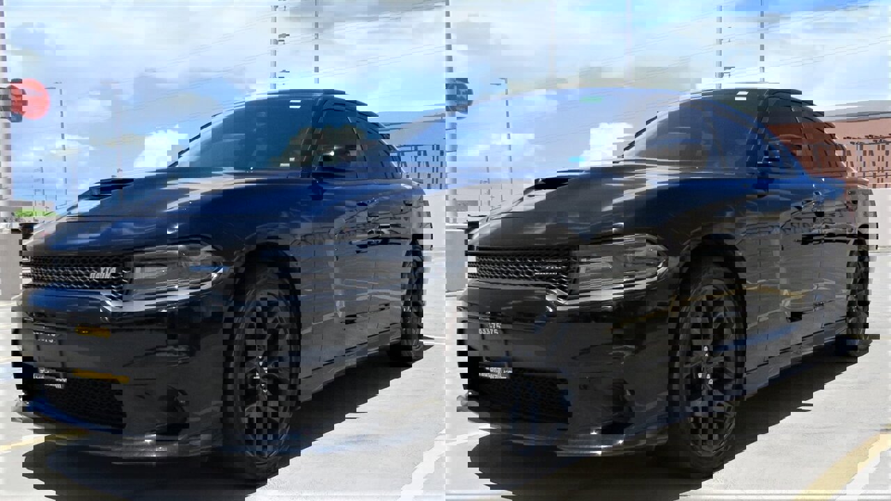 Used 2019 Dodge Charger R/T w/ Plus Group RWD image 1