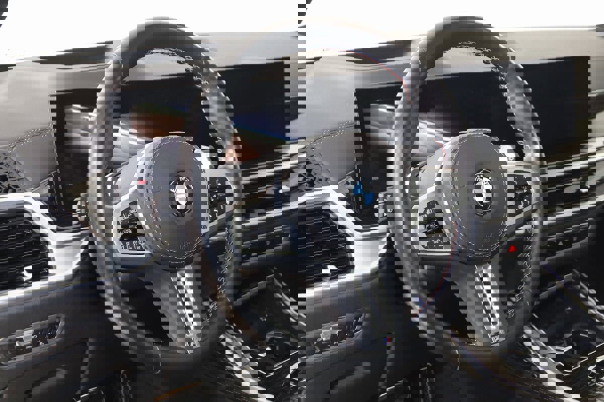 Used 2023 BMW X7 M60i w/ Executive Package image 6