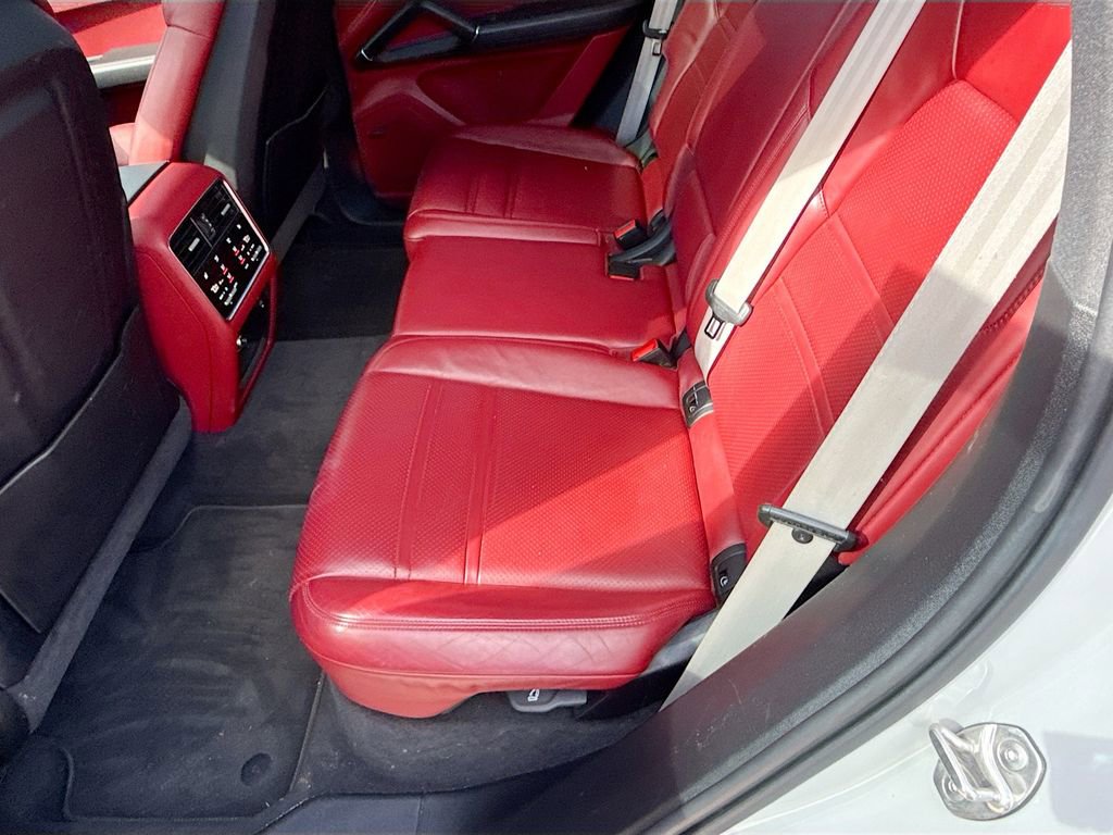 Used 2022 Porsche Cayenne image 28