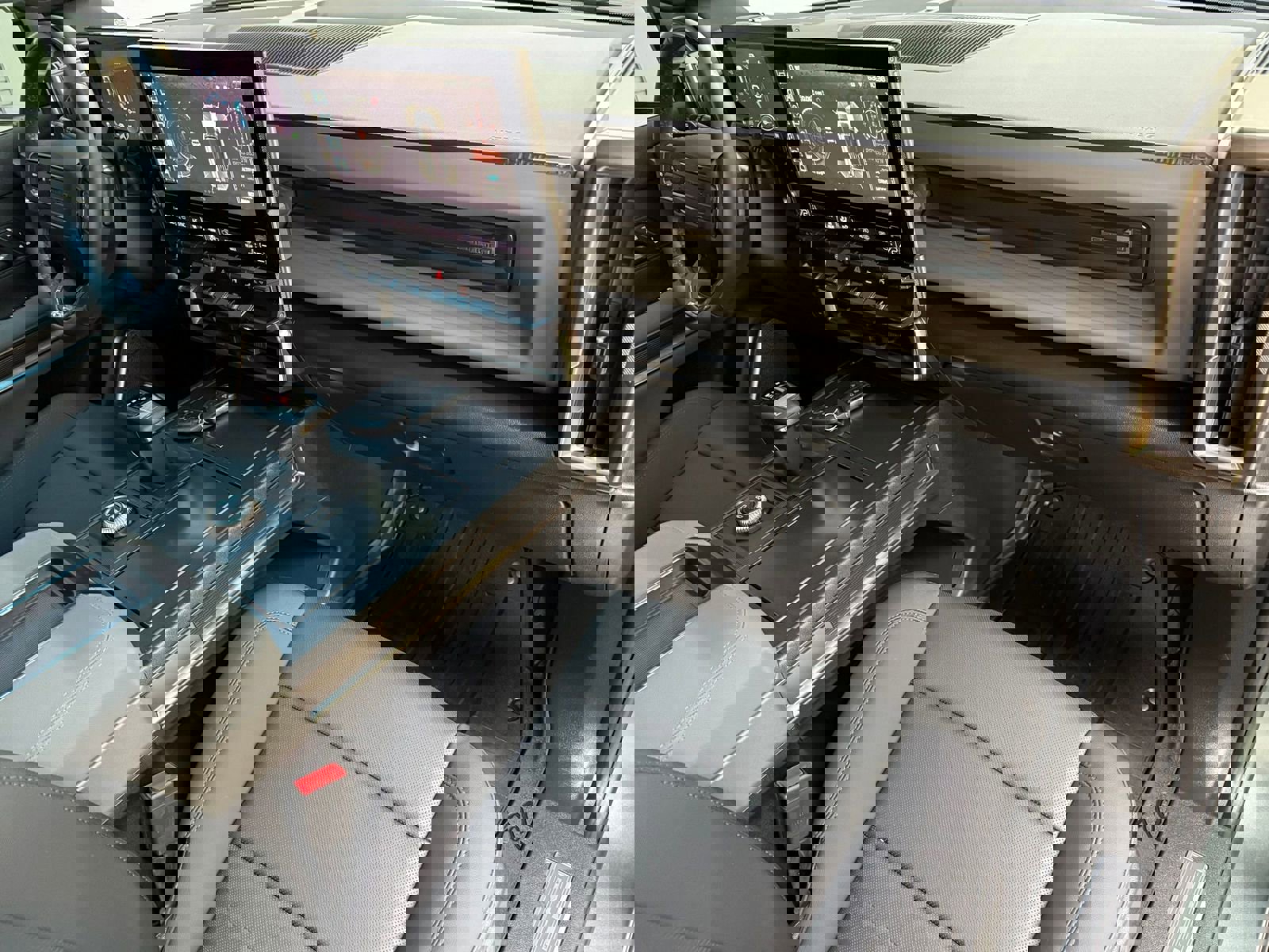 Used 2024 GMC Hummer EV 3X w/ LPO, Cargo Utility Package image 31