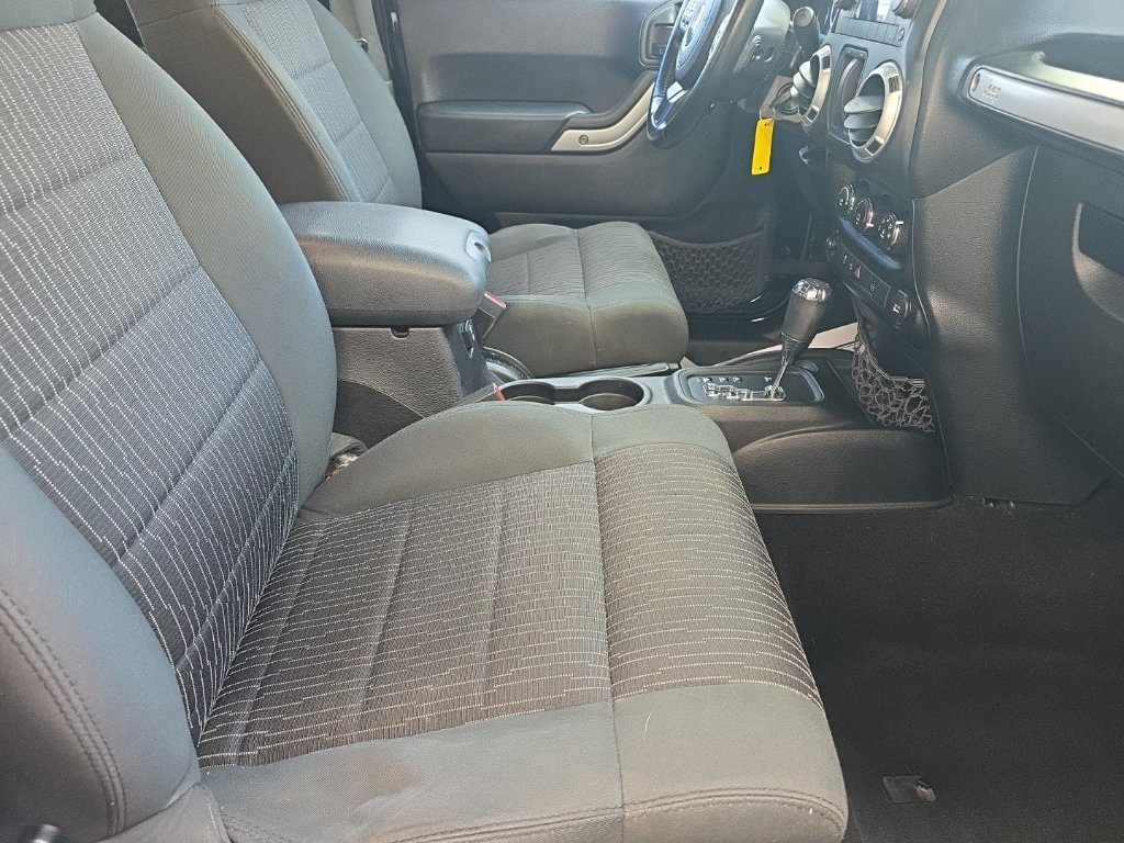 Used 2012 Jeep Wrangler Sahara w/ Connectivity Group AWD/4WD image 21