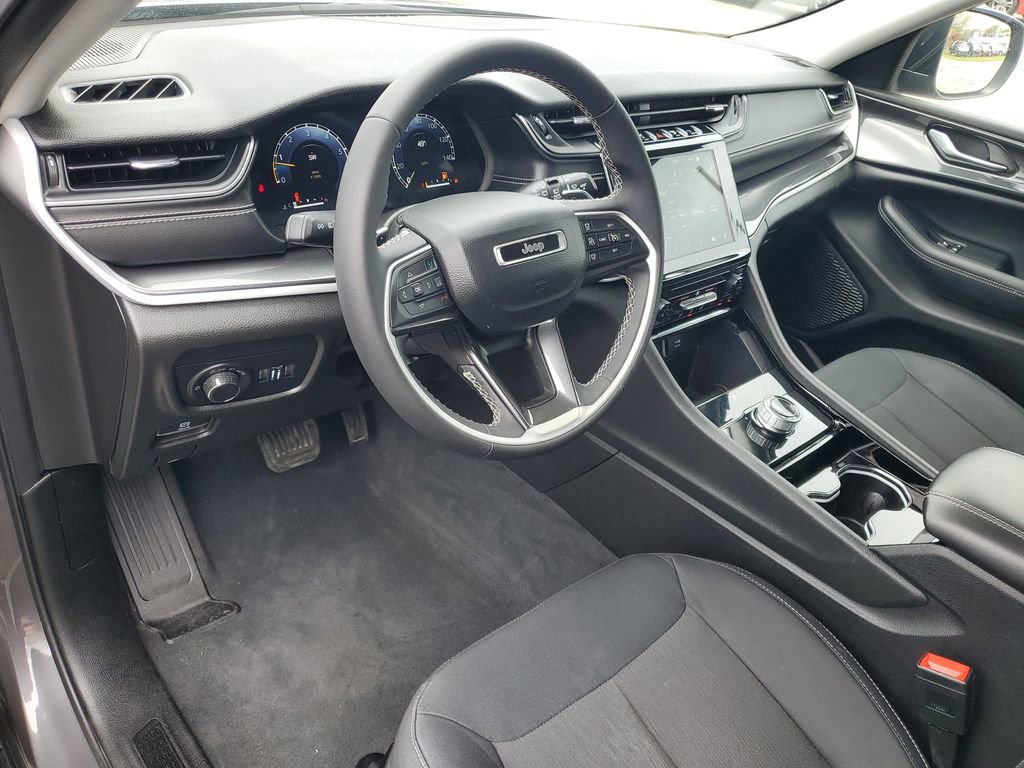 Used 2023 Jeep Grand Cherokee L Laredo image 6
