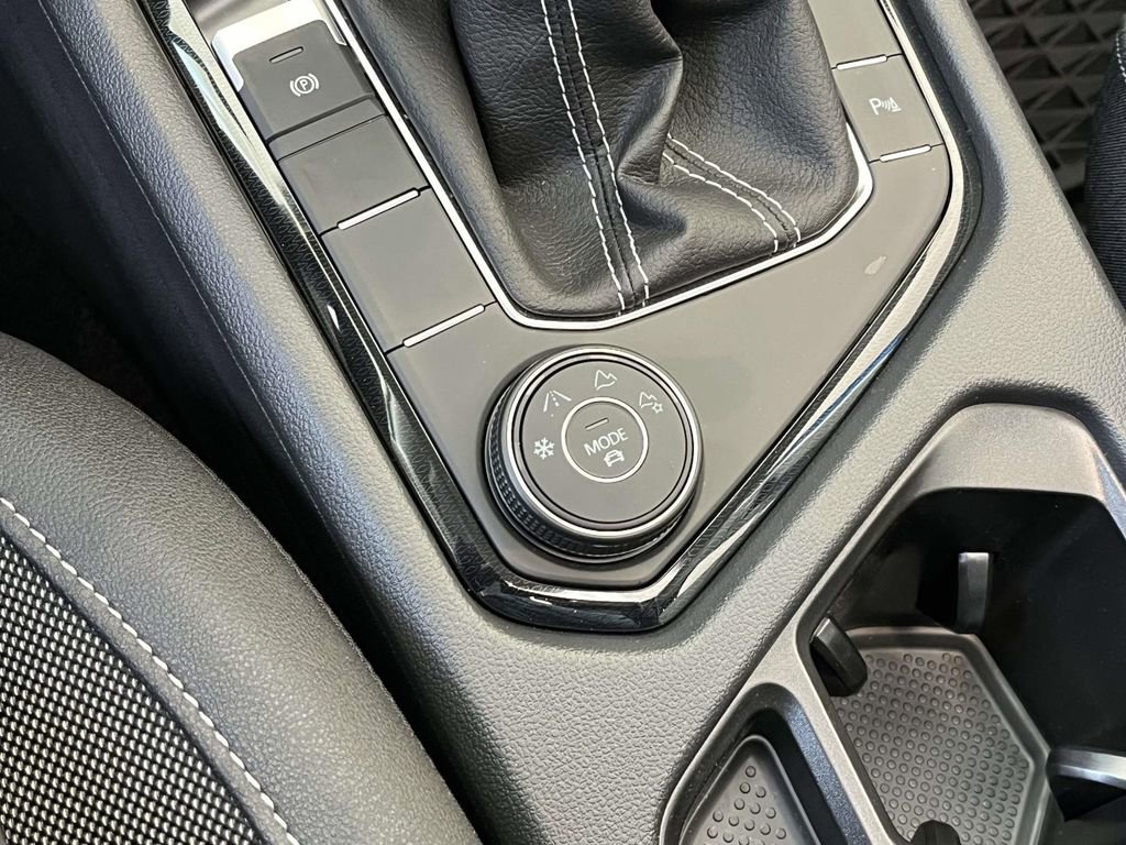 New 2025 Volkswagen Taos SE AWD/4WD image 26