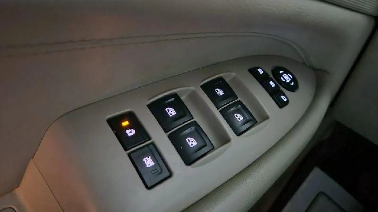 Used 2015 Cadillac Escalade Premium image 50