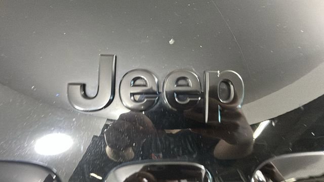 Used 2018 Jeep Cherokee Limited w/ Technology Group AWD/4WD image 9