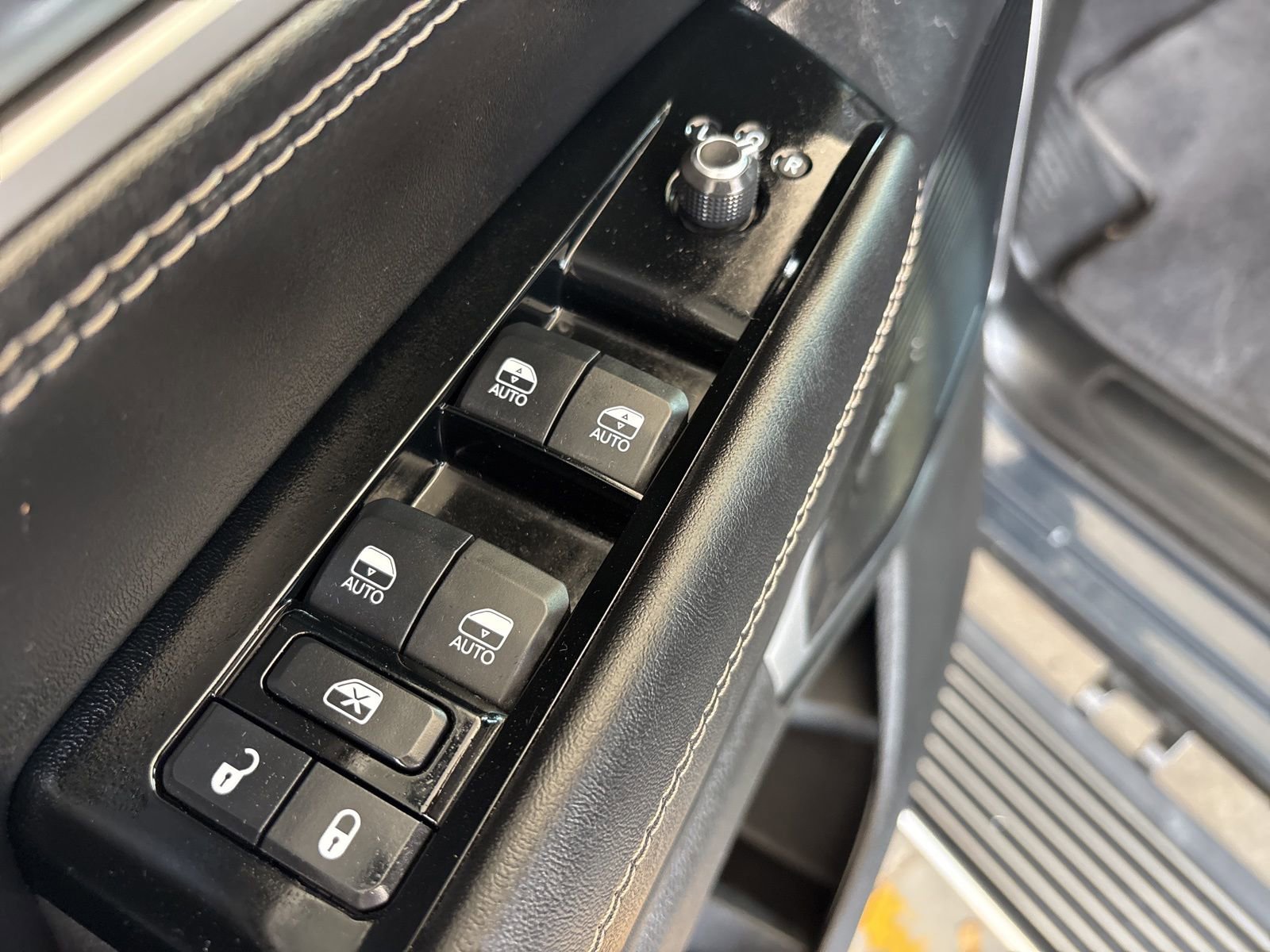 Used 2023 Jeep Wagoneer L Series III w/ Premium Group I image 13