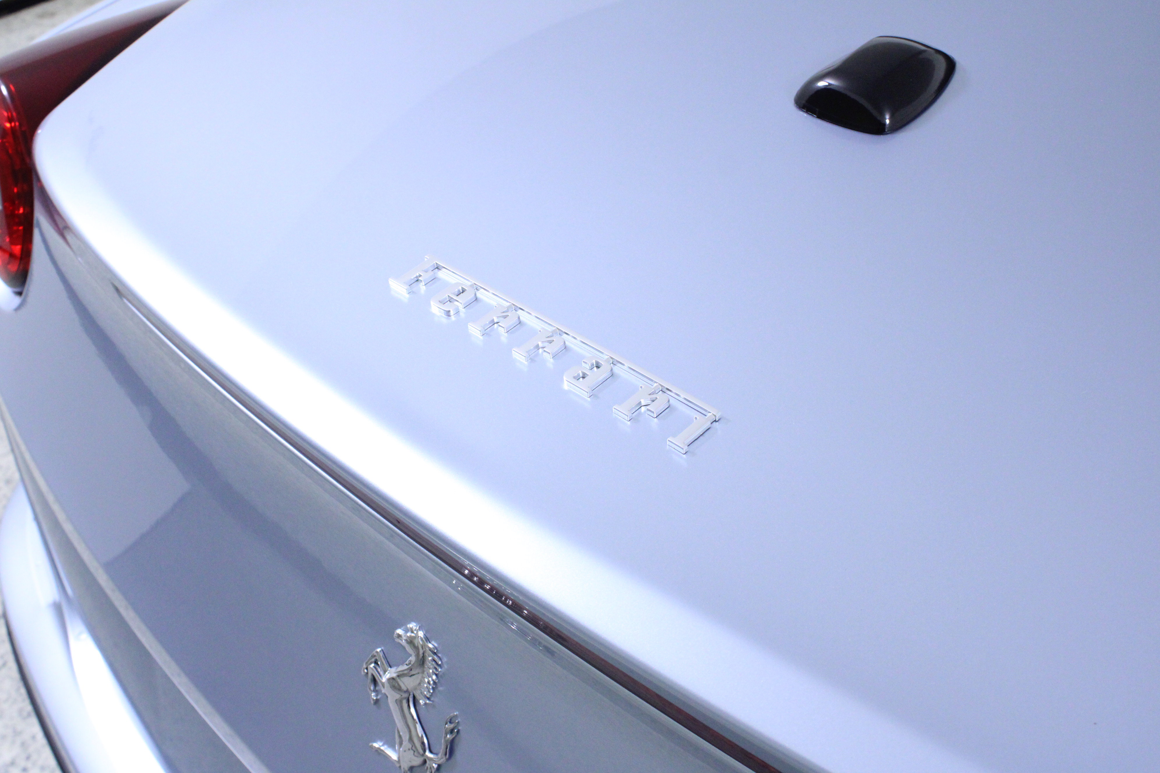 Used 2015 Ferrari California T image 9