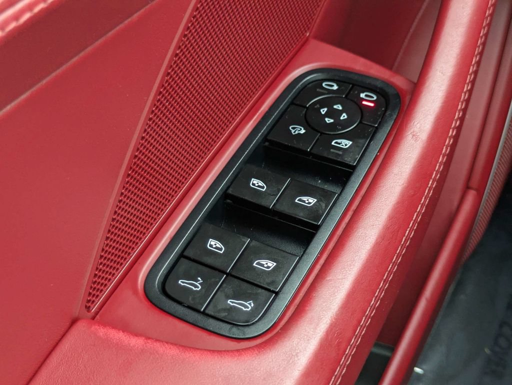 Used 2022 Porsche Panamera RWD image 27
