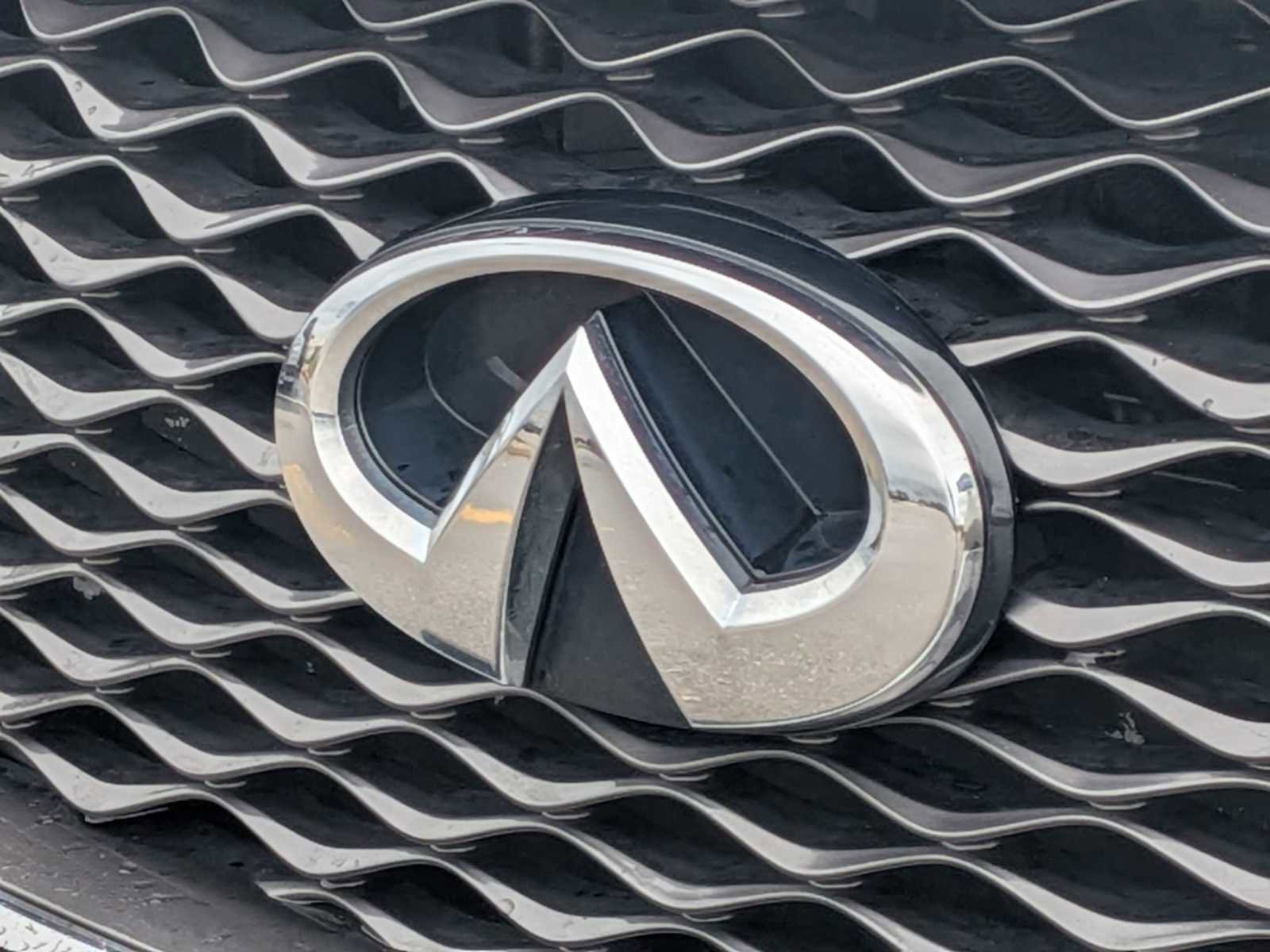 Used 2018 INFINITI Q50 Luxe w/ Essential Package (3.0T Luxe) AWD/4WD image 13