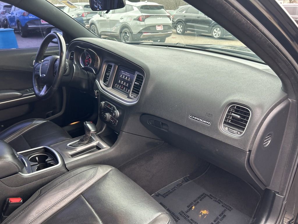 Used 2019 Dodge Charger SXT w/ Leather Interior Group image 31