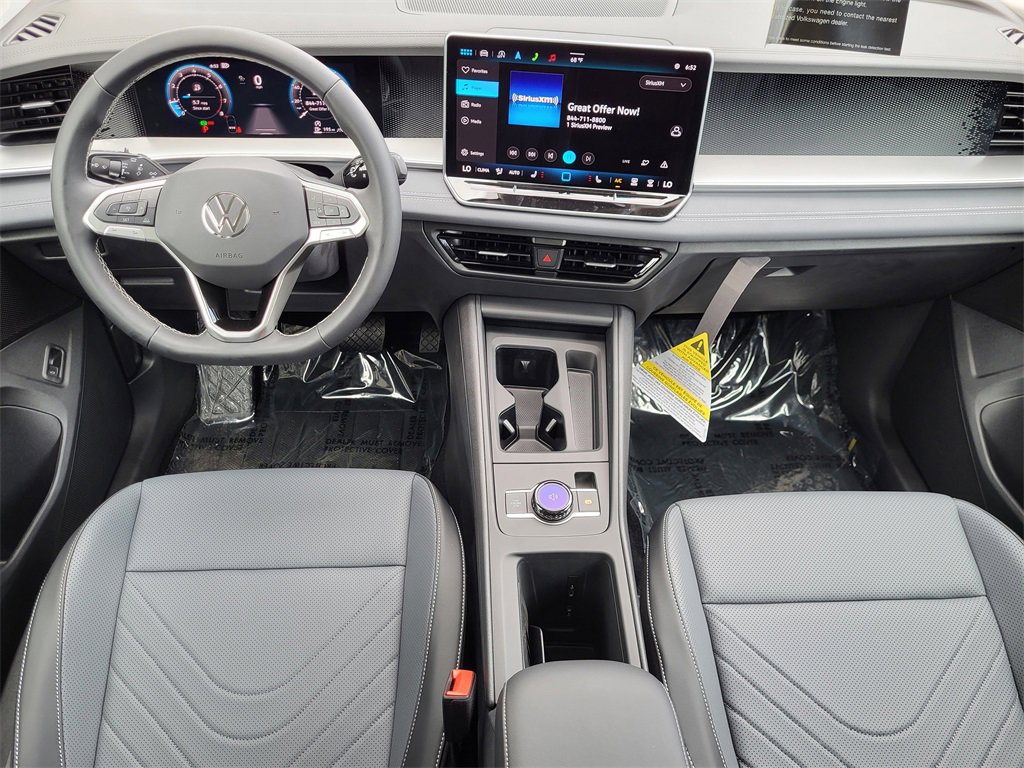 New 2025 Volkswagen Tiguan SE image 8