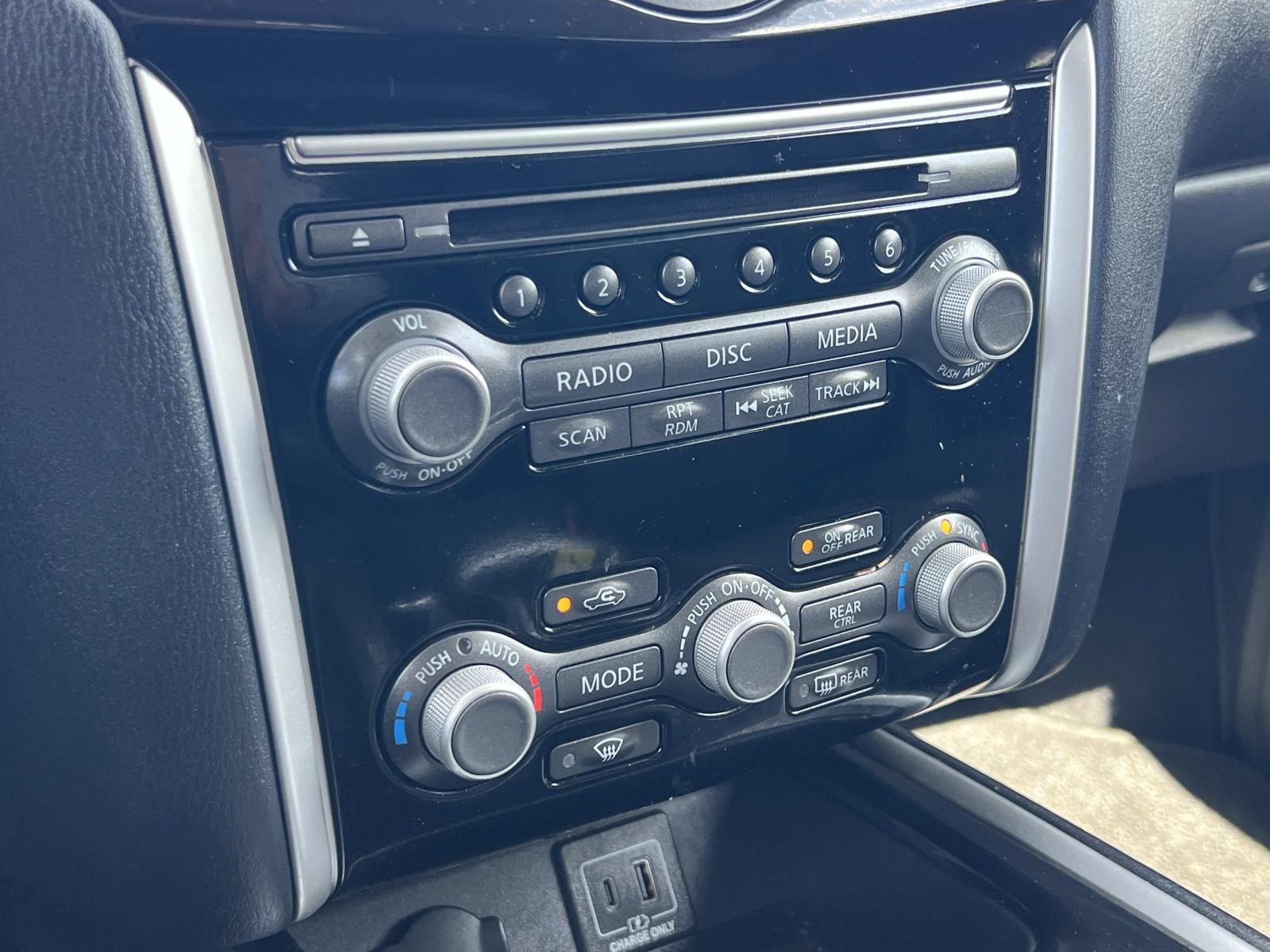 Used 2019 Nissan Pathfinder S image 17