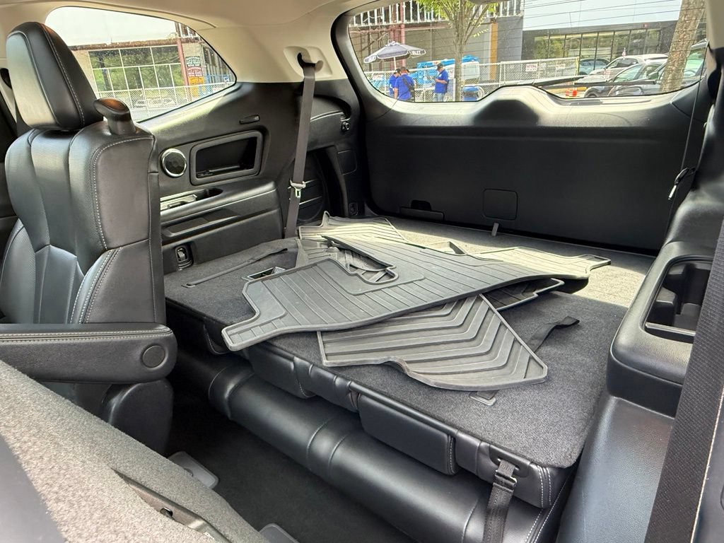 Used 2023 Subaru Ascent Touring AWD/4WD image 27