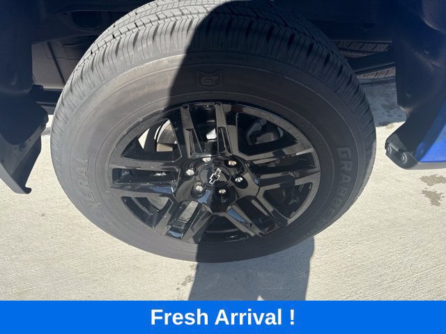 Used 2025 Chevrolet Silverado 1500 Custom w/ LPO, Dark Essentials Package RWD image 19