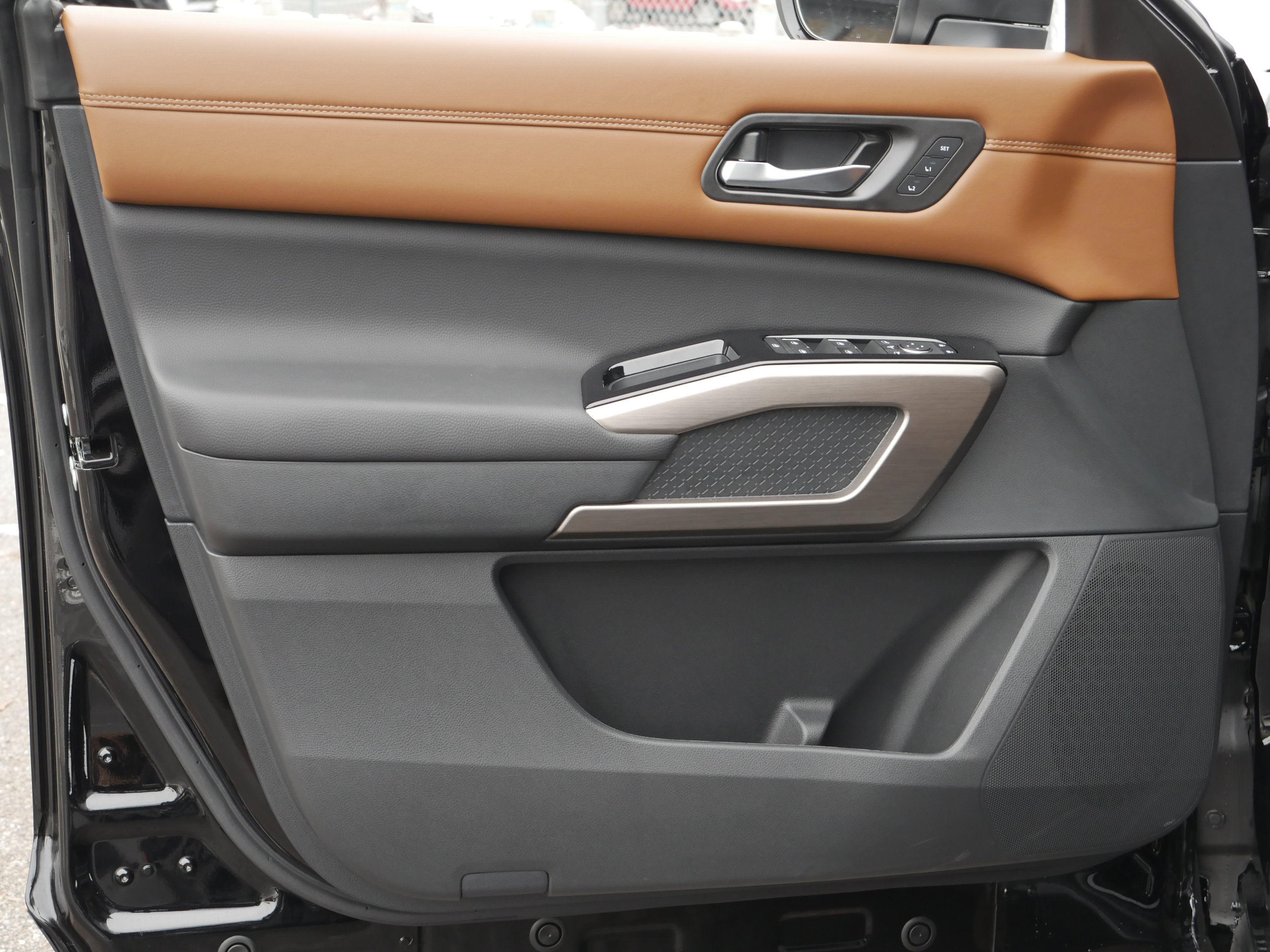 Certified 2025 Nissan Pathfinder Platinum w/ Cargo Package image 37