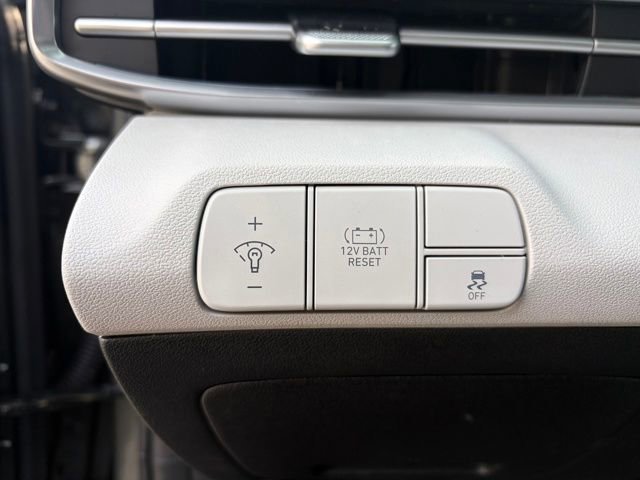 Used 2025 Hyundai Elantra Limited w/ Cargo Package image 15