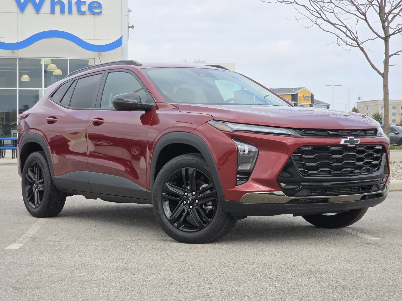 Used 2024 Chevrolet Trax ACTIV w/ Driver Confidence Package image 2