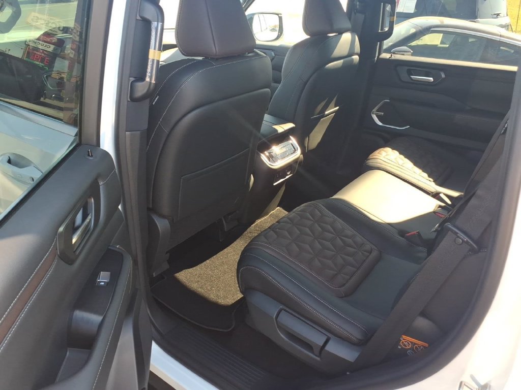 New 2027 Nissan Armada Platinum Reserve AWD/4WD image 16
