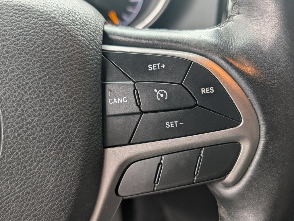Used 2021 Jeep Grand Cherokee Laredo X AWD/4WD image 16