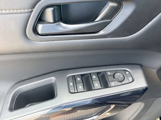 Used 2025 Nissan Pathfinder SV FWD image 13