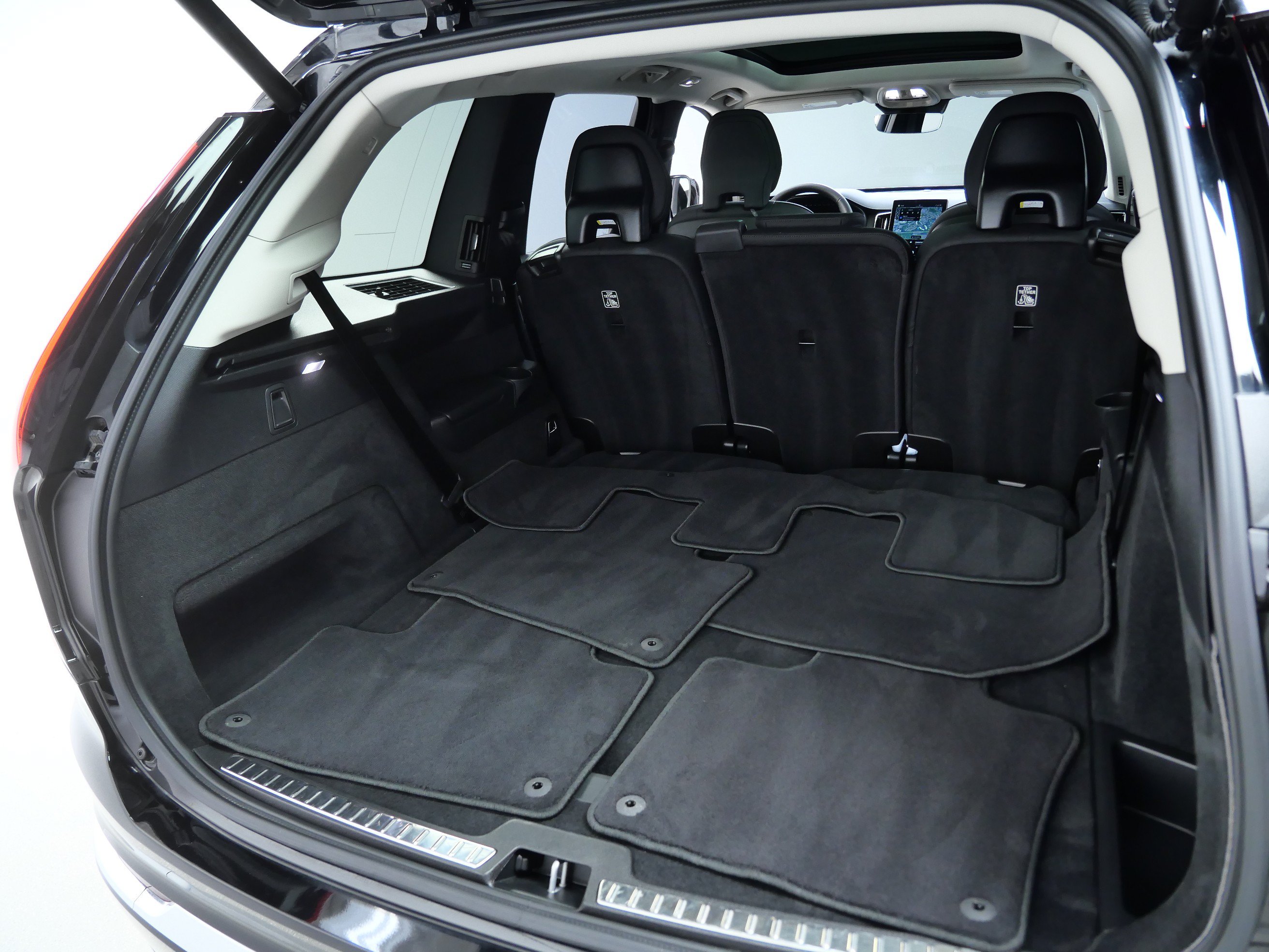 Used 2025 Volvo XC90 B6 Plus AWD/4WD image 7