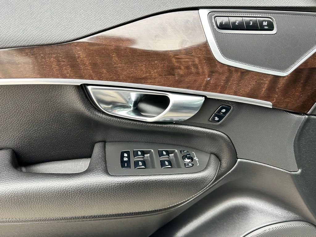 Used 2019 Volvo XC90 T6 Momentum w/ Advanced Package image 17