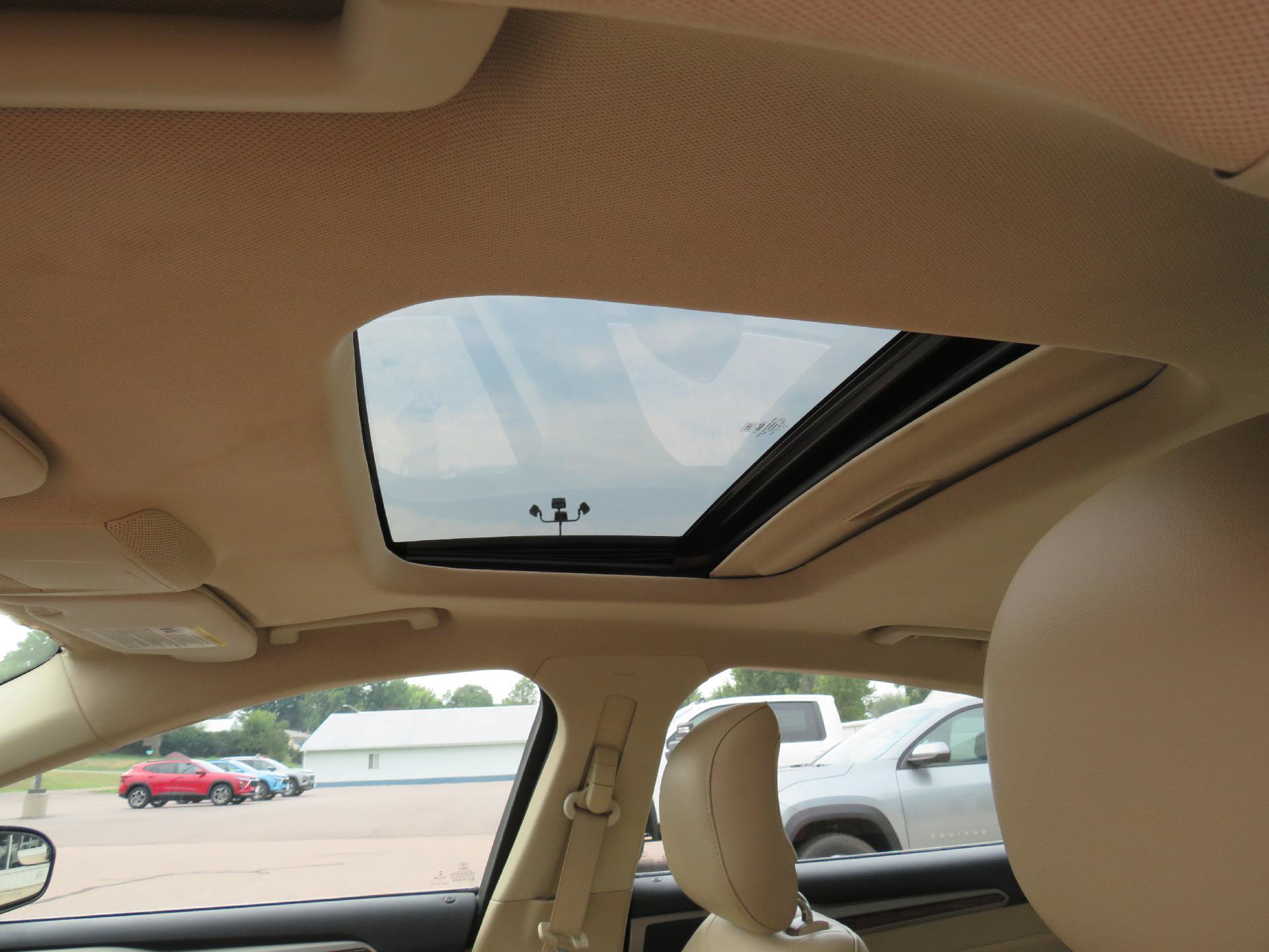 Used 2014 Ford Fusion SE w/ Equipment Group 202A FWD image 4