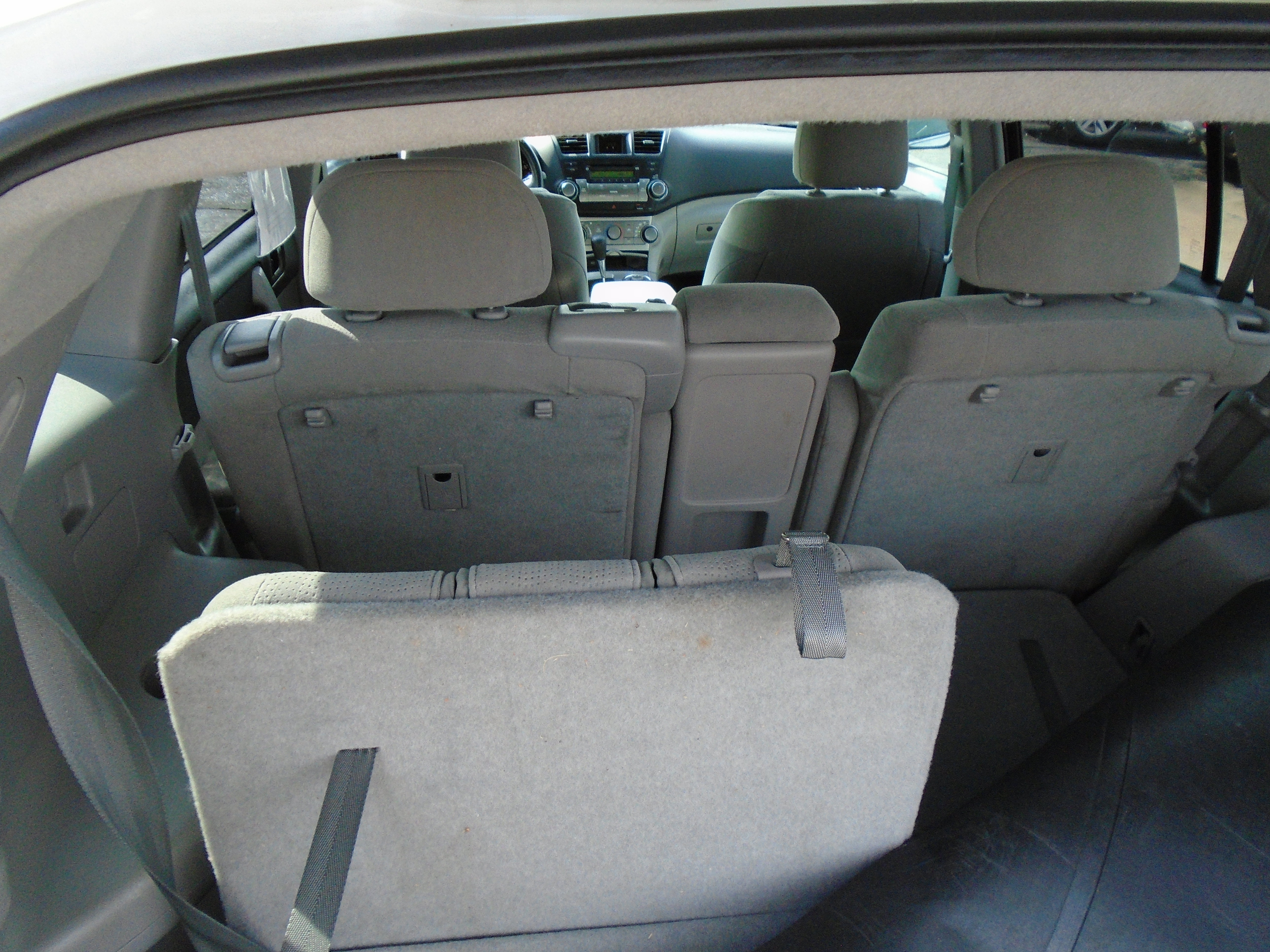 Used 2012 Toyota Highlander FWD w/ Cold Weather Pkg image 10