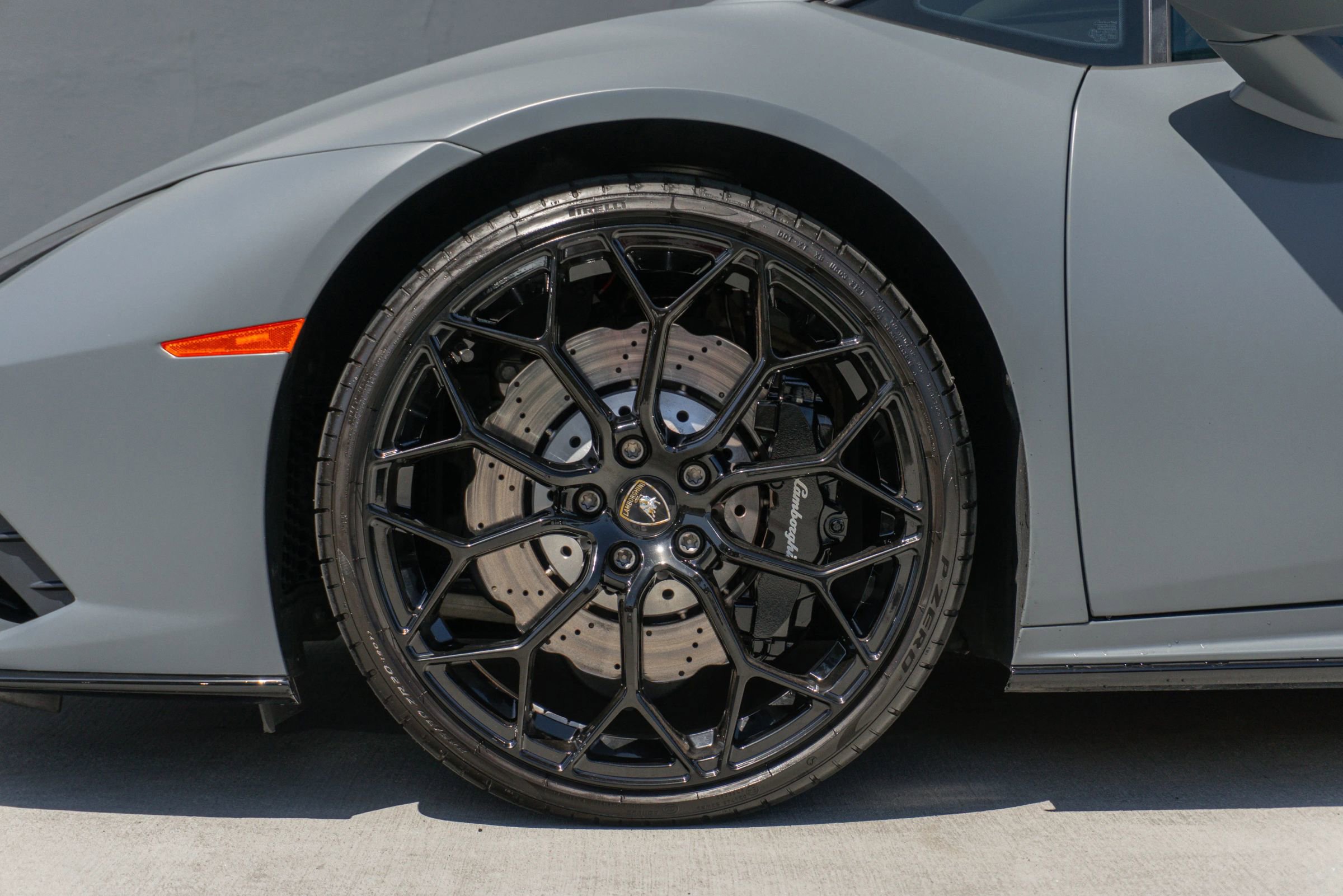 Used 2022 Lamborghini Huracan EVO RWD image 16