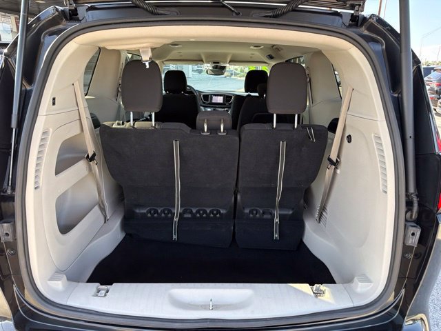 Used 2023 Chrysler Voyager LX FWD image 15