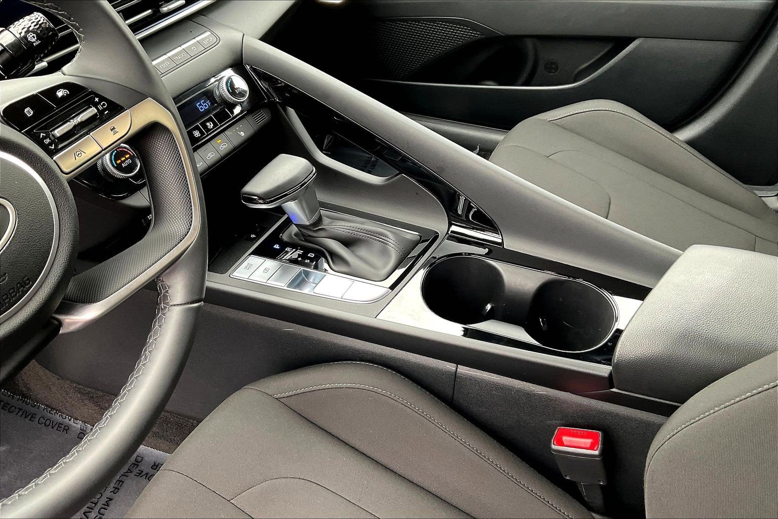 Certified 2025 Hyundai Elantra SEL FWD image 18