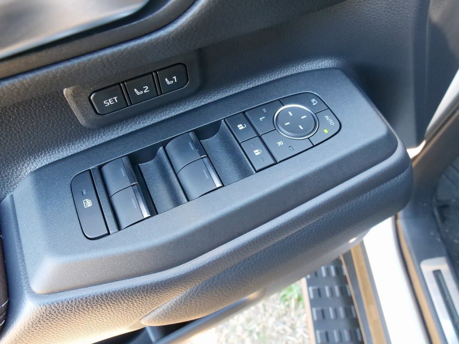 Used 2025 Toyota Land Cruiser image 18