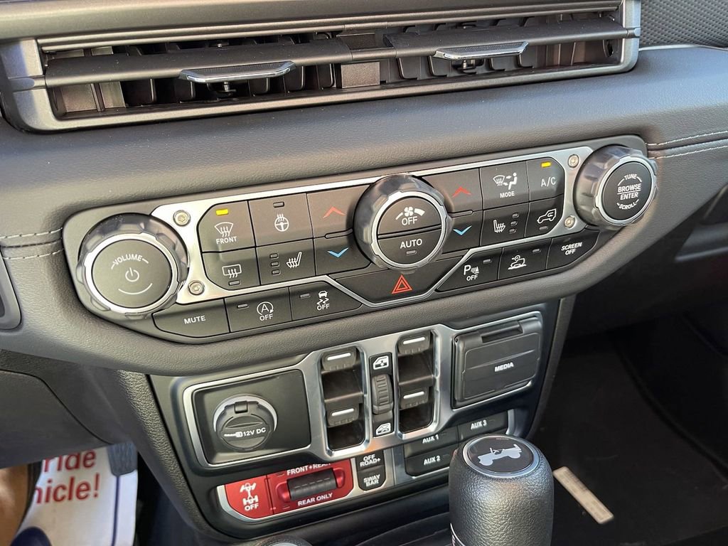 New 2024 Jeep Wrangler Unlimited Rubicon w/ Technology Group image 12