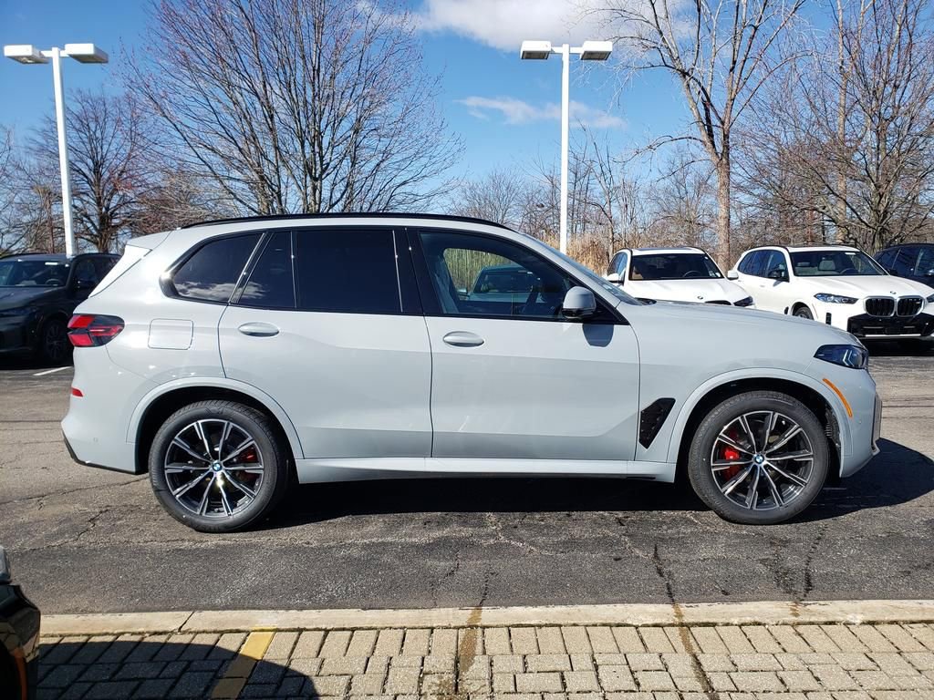 New 2026 BMW X5 xDrive40i w/ M Sport Package image 3