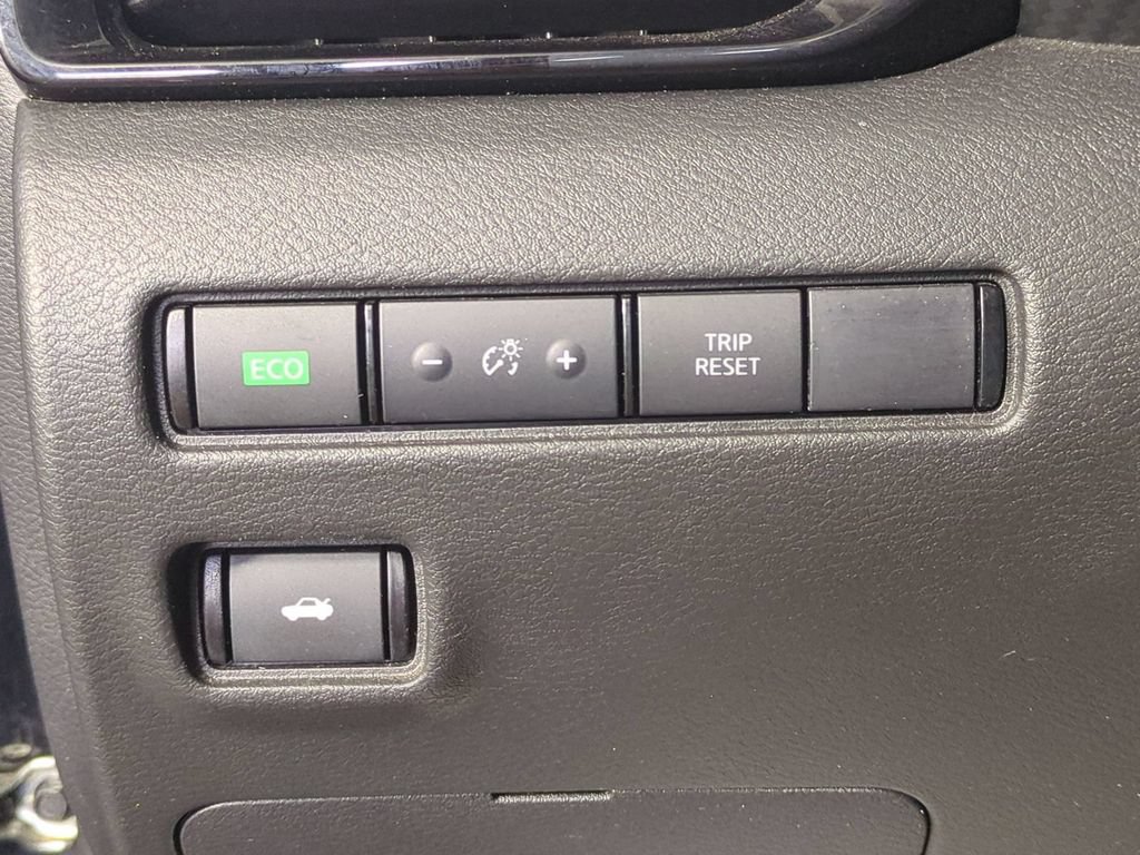 Used 2025 Nissan Sentra SV FWD image 25